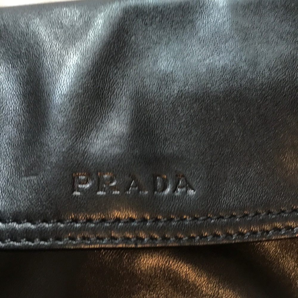 Authentic black leather Prada handbag - Picture 2 of 3